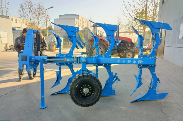 Premetni plug Pioneer, akcijski model