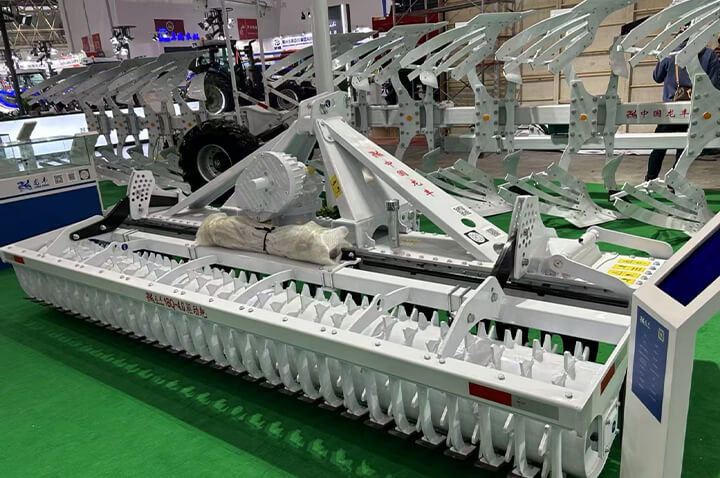 Teška rotodrljača za traktor, prikaz sa strane